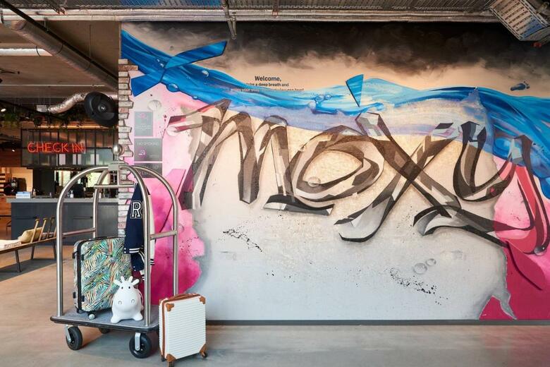 Hotel Moxy Amsterdam Schiphol Airport