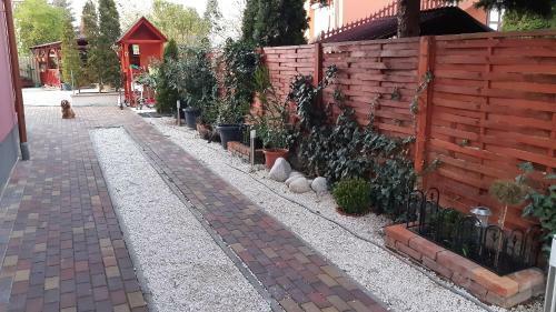�lom Apartman