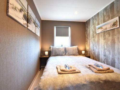 Premium Chalet In Sint Annaland With Garden