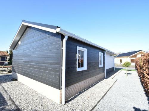 Premium Chalet In Sint Annaland With Garden