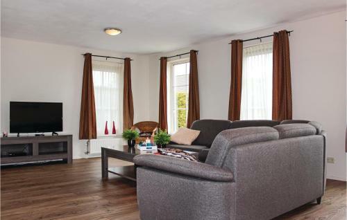 Three-bedroom Holiday Home In Tzummarum