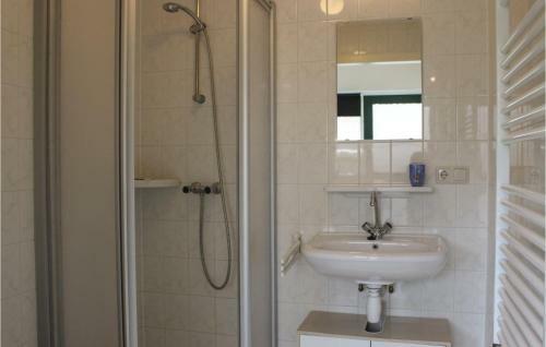 Three-bedroom Holiday Home In Tzummarum