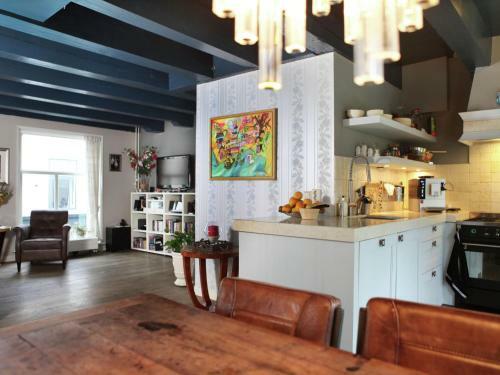 Historic Building Within Walking Distance From The Beach And The Boulevard.
