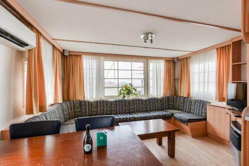 Chalet For 2 At The Beach