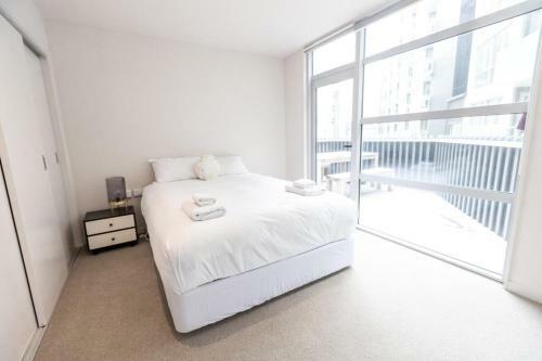 Large Four Bdr Apartment - Walk To Mallstadium