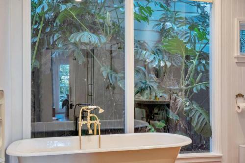 Classic 3br Home Just Steps To Ponsonby Rd