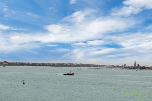 Qv Spacious Waterfront 2 Bedroom Apartment - 791