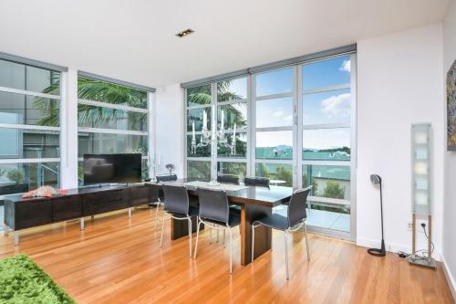 Designer Three Bedroom Home With Harbour Views