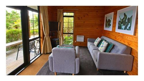 Paparoa Beach Hideaway With Hot Tub
