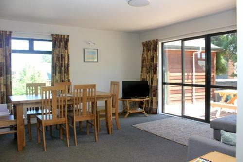 26 Caverhill Close