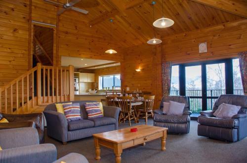 Alpine On Oregon - Hanmer Springs Holiday Home