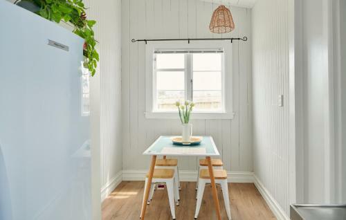Sun Seeker's Cottage - Napier Holiday Home