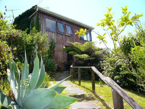 Onetangi Bay Views - Onetangi Holiday Home