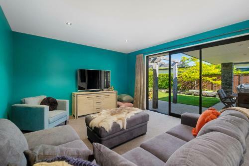 Roys Bay Lodge - Wanaka Holiday Home