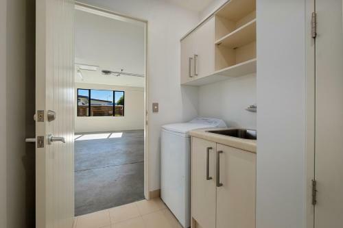 Roys Bay Lodge - Wanaka Holiday Home
