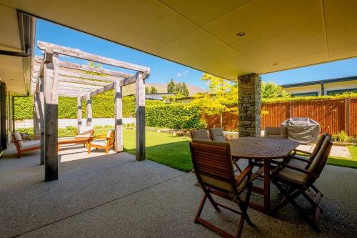 Roys Bay Lodge - Wanaka Holiday Home