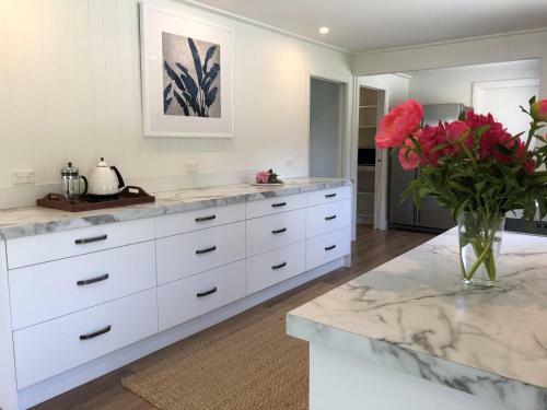 Newly Renovated Tranquillity On Stone Street