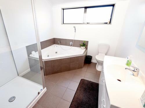 Juno Escape - Wanaka Holiday Home