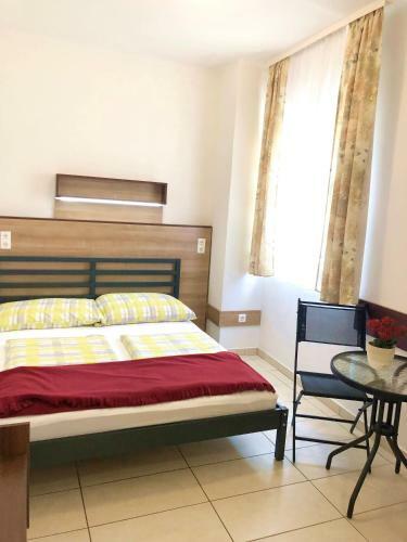 Hostal S�le Apartments & Rooms