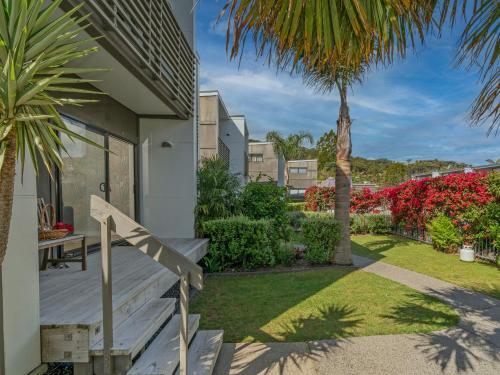 Relax Poolside - Whitianga Holiday Apartment