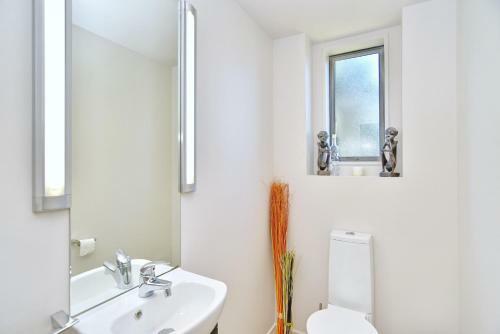 Cedarwood - Christchurch Holiday Homes