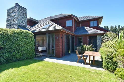 Cedarwood - Christchurch Holiday Homes