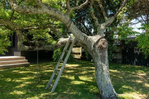 Serene Spacious And Sunny, Moments To The Beach