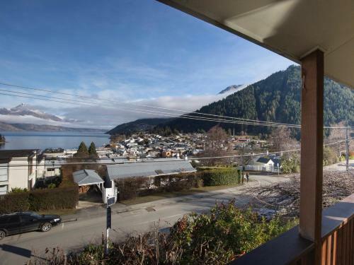 Central Style - Queenstown Holiday Home