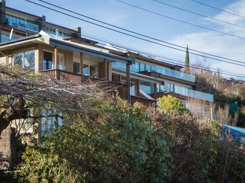 Central Style - Queenstown Holiday Home