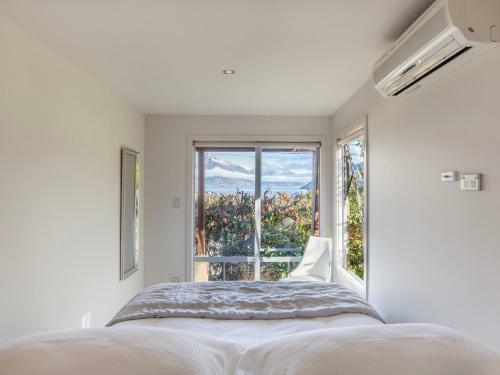 Central Style - Queenstown Holiday Home