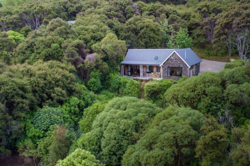 Fantail Cottage - Akaroa Holiday Home
