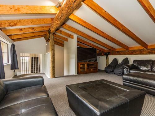 98 On Clyde Spa Retreat - Ohakune Holiday Home