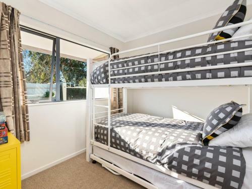 Sun Soaked Escape - Cromwell Holiday Home
