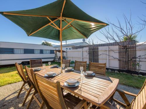 Sun Soaked Escape - Cromwell Holiday Home
