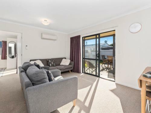 Sun Soaked Escape - Cromwell Holiday Home