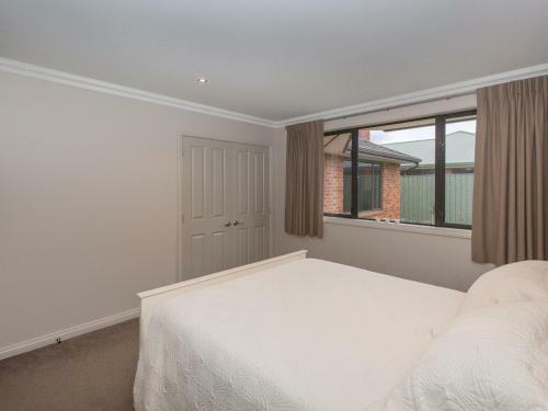 Modern Family Haven - Cromwell Holiday Home