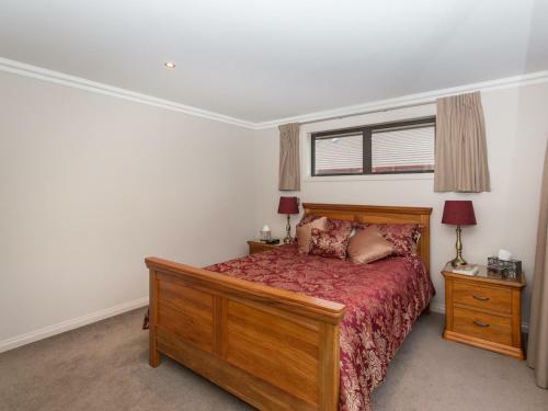 Modern Family Haven - Cromwell Holiday Home