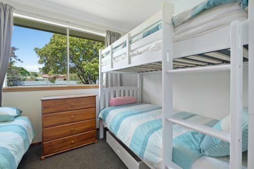 Getaway On The Green - Cromwell Holiday Home