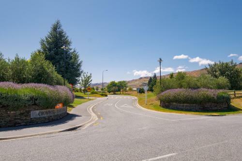 Getaway On The Green - Cromwell Holiday Home
