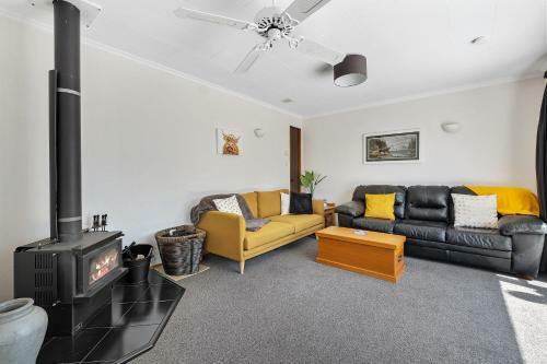 Getaway On The Green - Cromwell Holiday Home