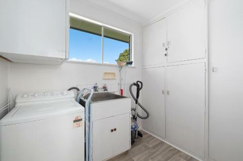 Getaway On The Green - Cromwell Holiday Home