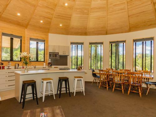 The Snowglobe - Ohakune Modern Yurt Style Chalet