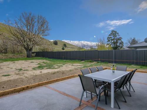 Modern Mount Pisa - Cromwell Holiday Home