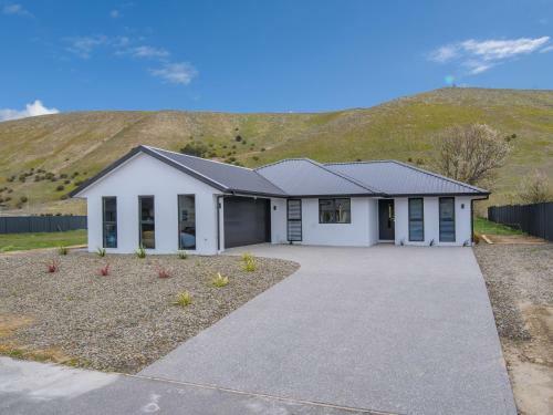 Modern Mount Pisa - Cromwell Holiday Home
