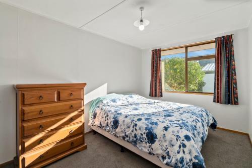 Carefree Cottage - Cromwell Holiday Home