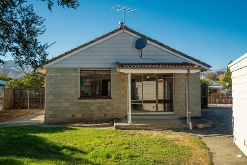 Carefree Cottage - Cromwell Holiday Home
