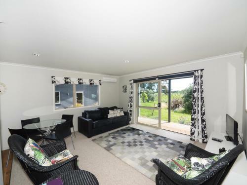 Mokomoko Cottage - Martinborough Holiday Home