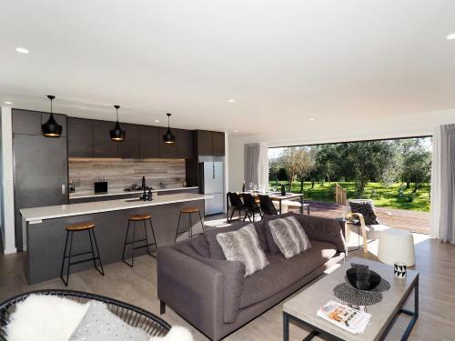 Pinot Longbox - Martinborough Holiday Home