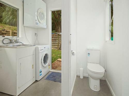 Beachfront Seclusion - Oneroa Holiday Home
