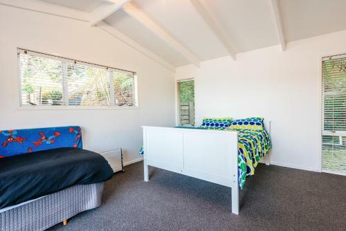 Beachfront Seclusion - Oneroa Holiday Home